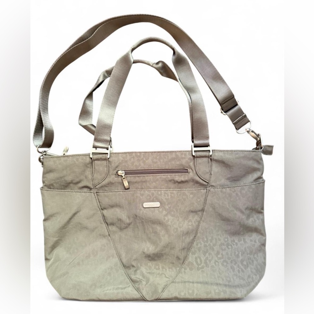 BAGGALLINI laptop travel tote. Excellent condition! Tonal animal print in gray.
